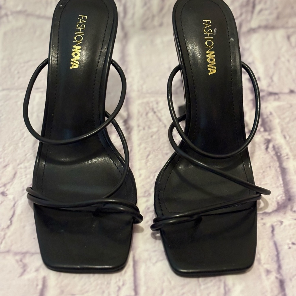 🔵”NWOT” Black Strappy Women's Sandals - Picture 11 of 11
